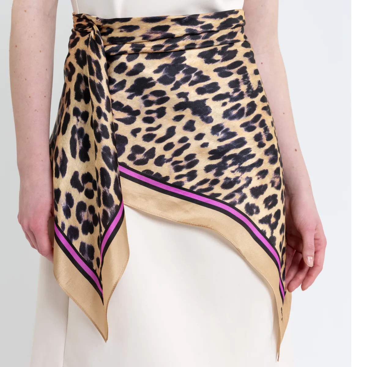 Платки KARREE LEO артикул 11520009900